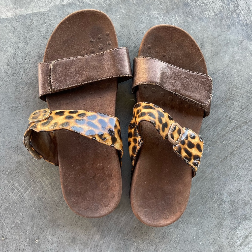 Vionic 8 Women Orthaheel Animal Leopard Print Sandals